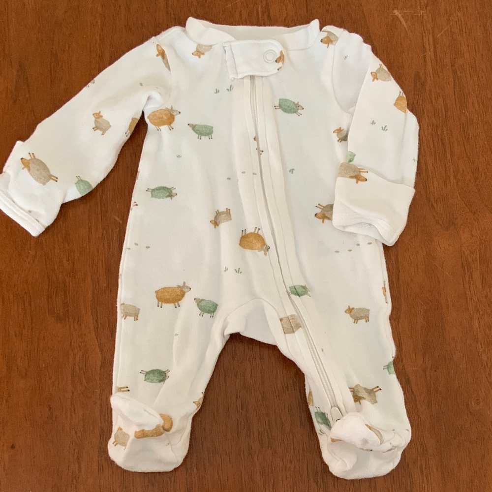 🍊5/$25 Carter's White Animal Print Footie